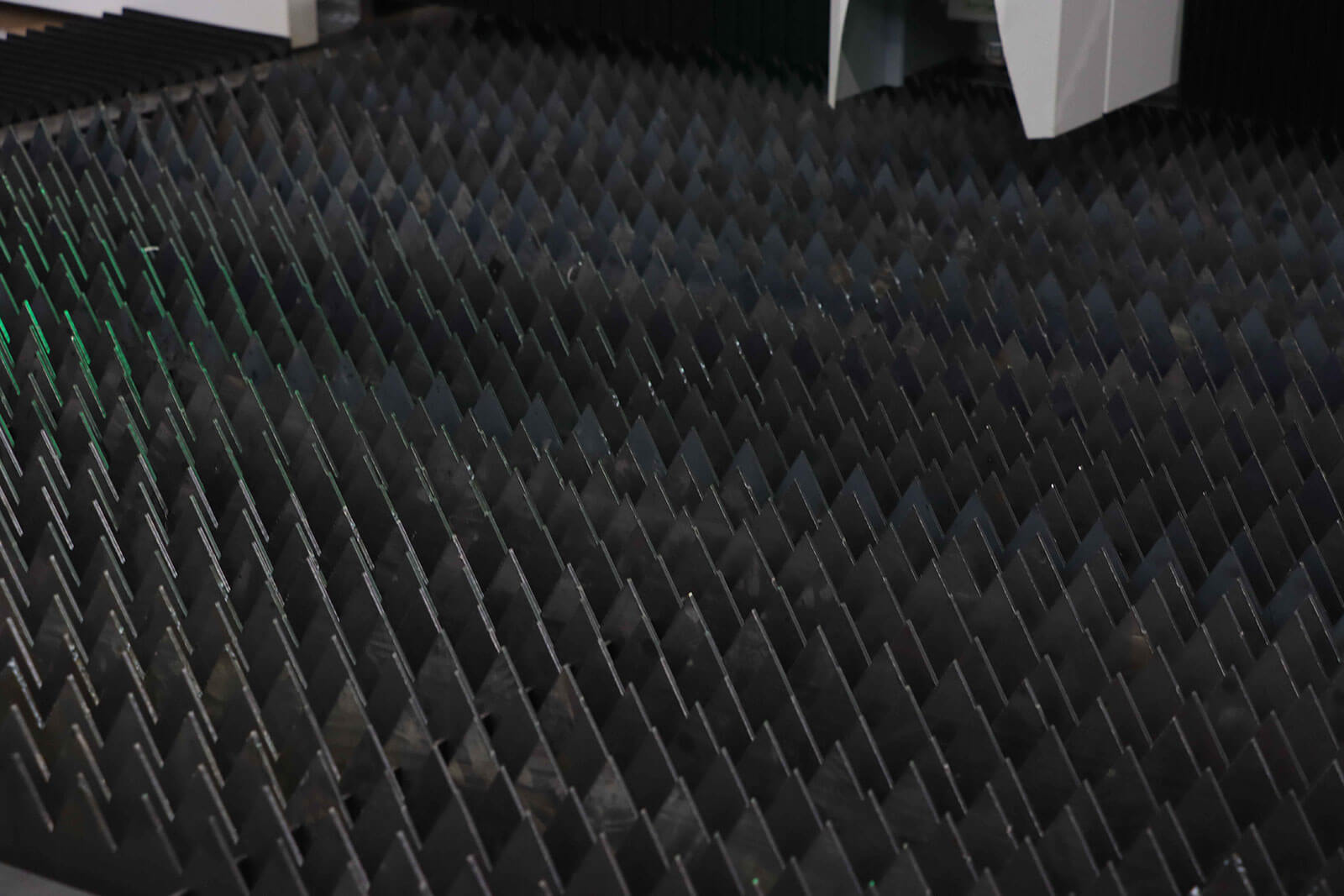  Fiber laser cutting machine