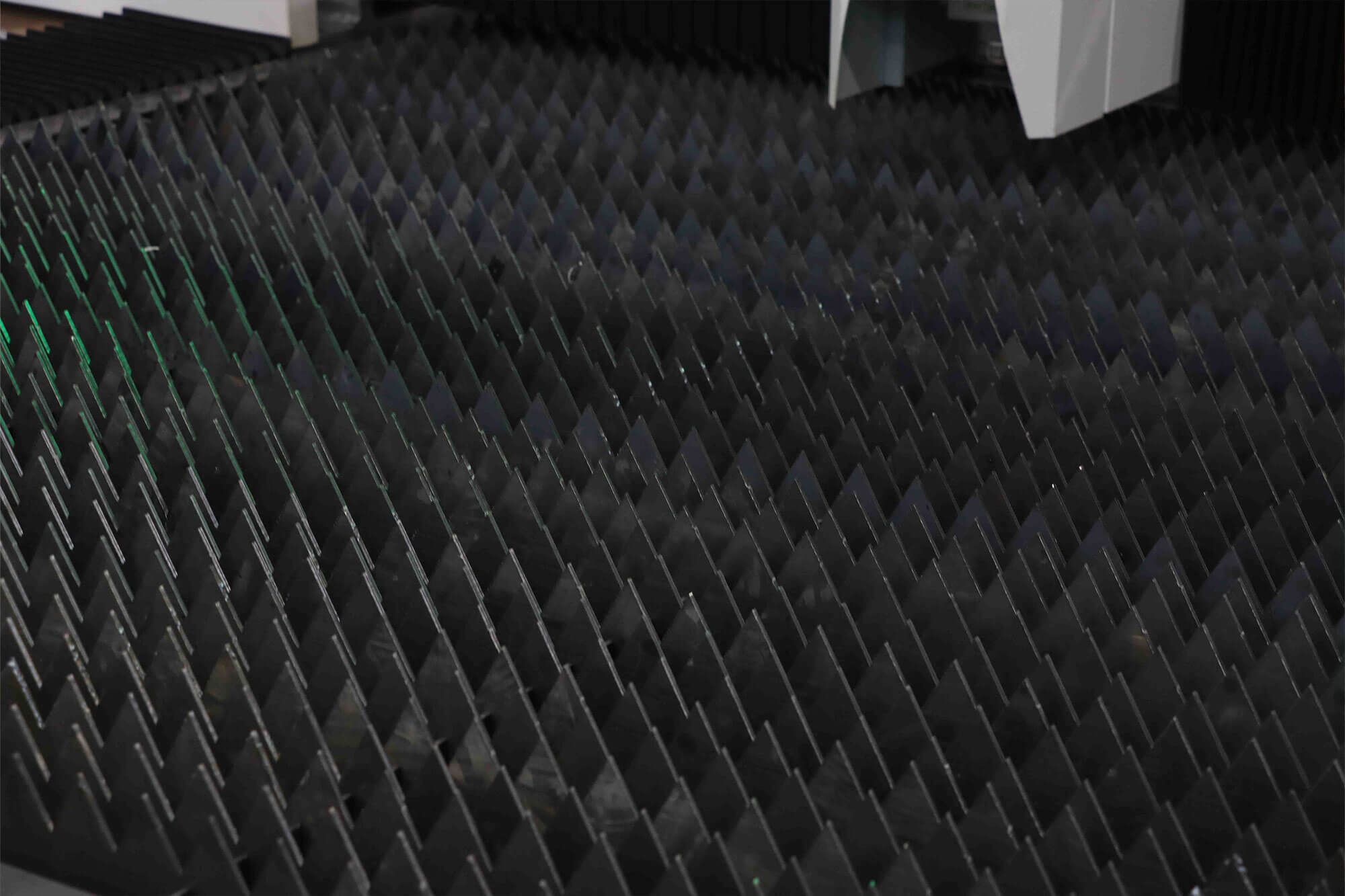 Fiber laser cutting machine